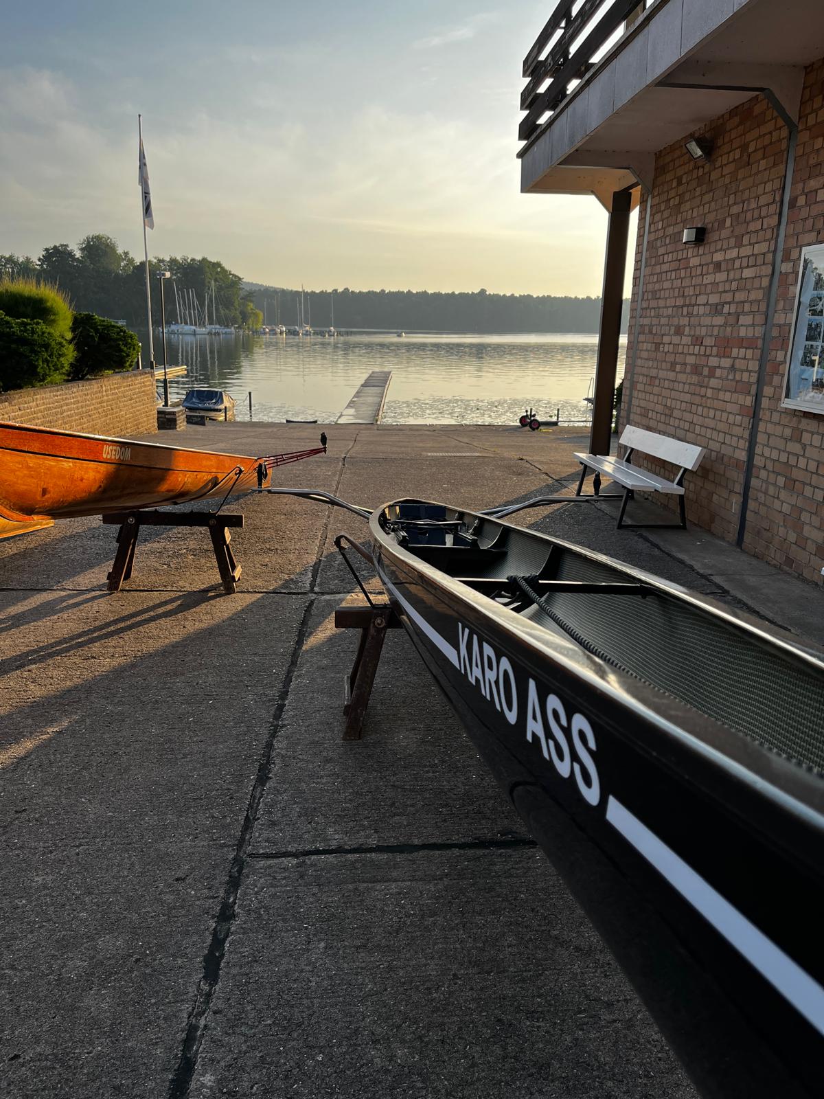 ...liegen die Boote bereit